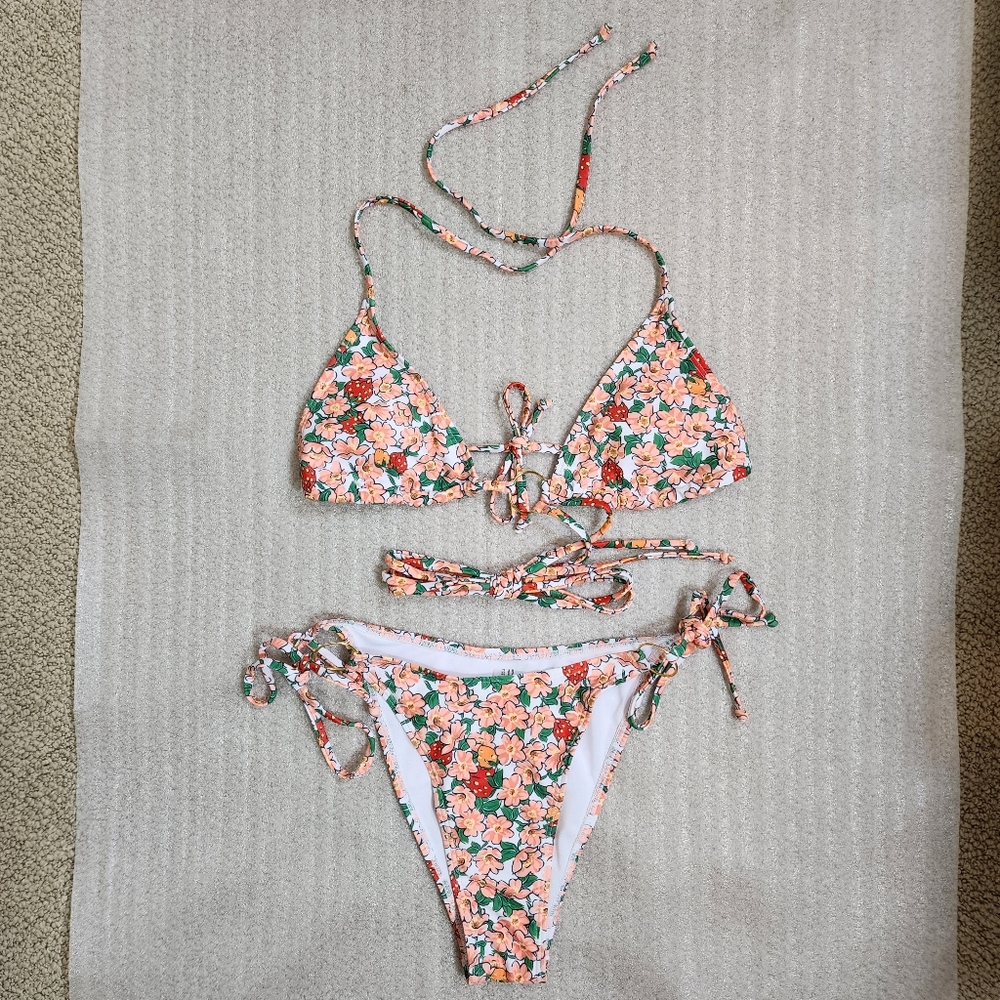 NWOT Triangle O Ring Wrap String Bikini Swimsuit Strawberry Floral Print Medium
